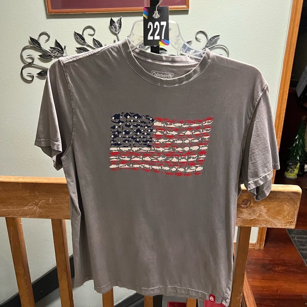 Coleman Gray T-Shirt with American Flag Design Size Medium #227